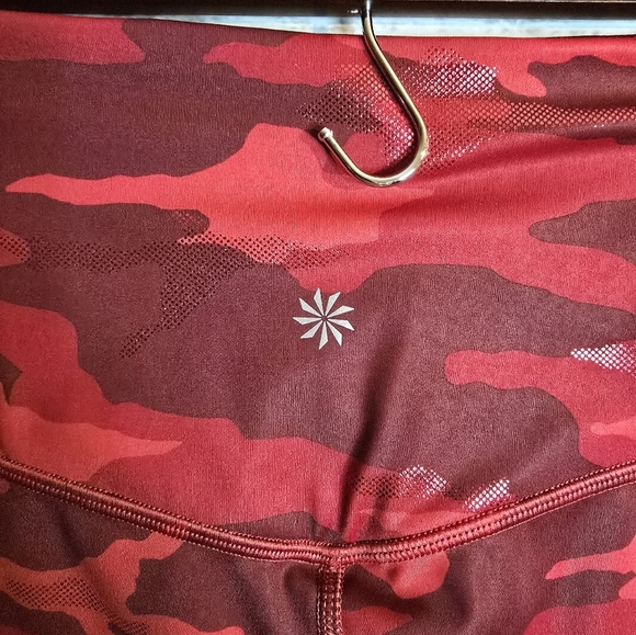 Athleta Red Camo 7/8 Tight Leggings Womans Size Xsmall Highwaisted - Picture 4 of 7